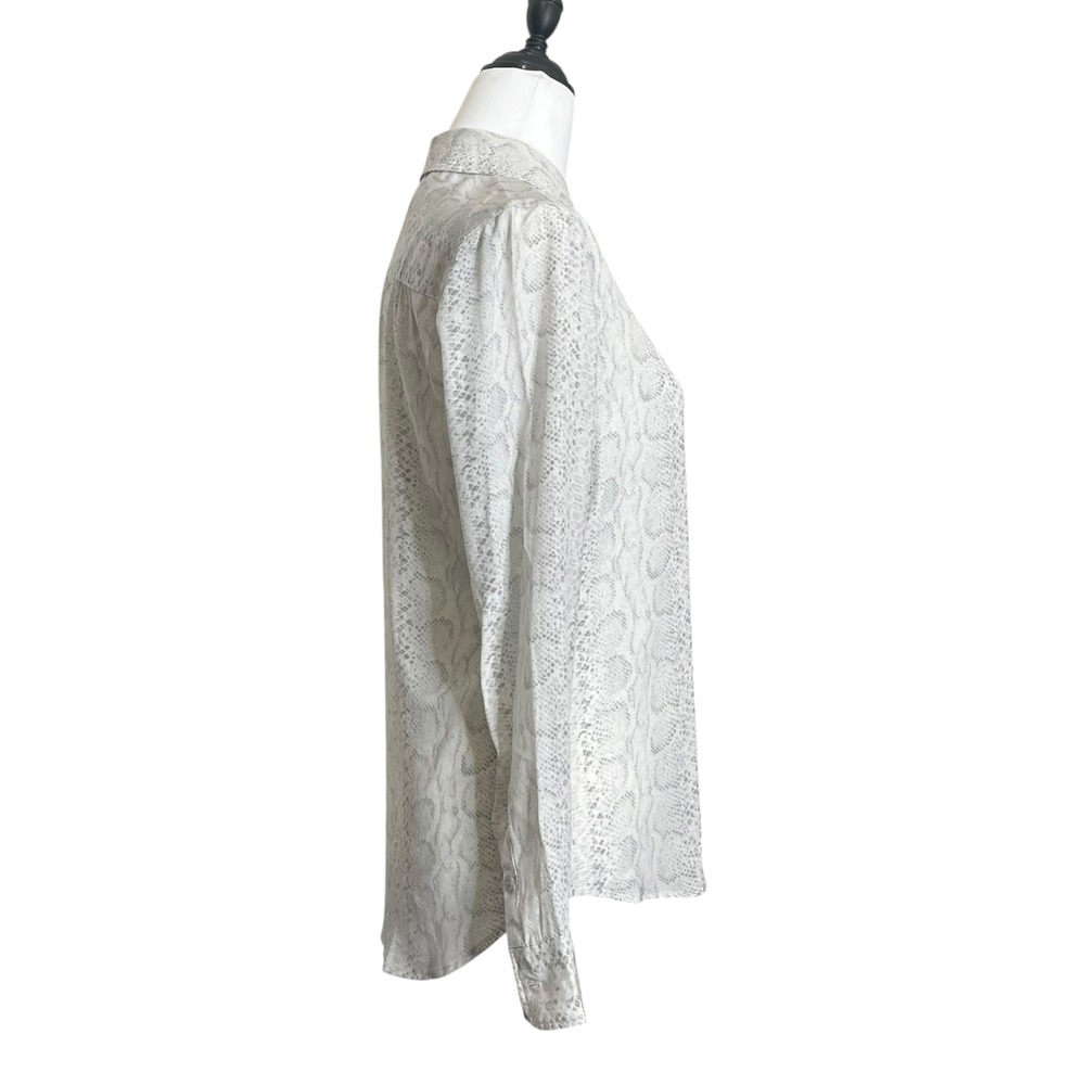 Equipment Brett Silk Shirt XS White Snake Print Button Front Office Chic
New - Picture 4 of 10